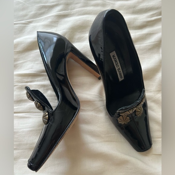 Manolo Blahnik heels. - Picture 2 of 4